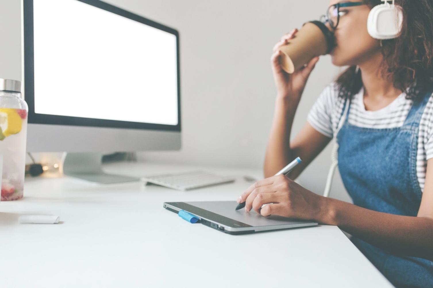 Gründungsgeschichte von zelquarion - Menschen arbeiten gemeinsam an finanziellen Strategien